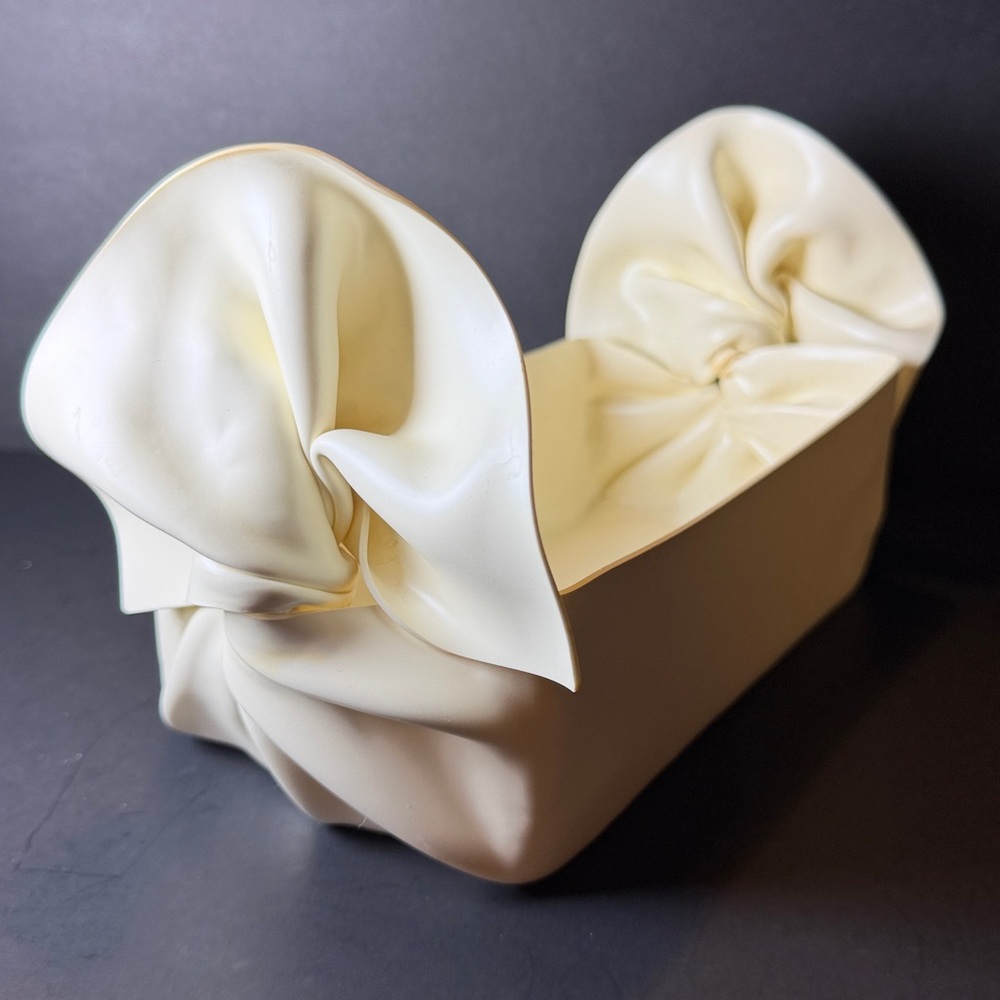 Vintage C.T. Designs Plastic Cream Twisted Bow Bowl 1991
